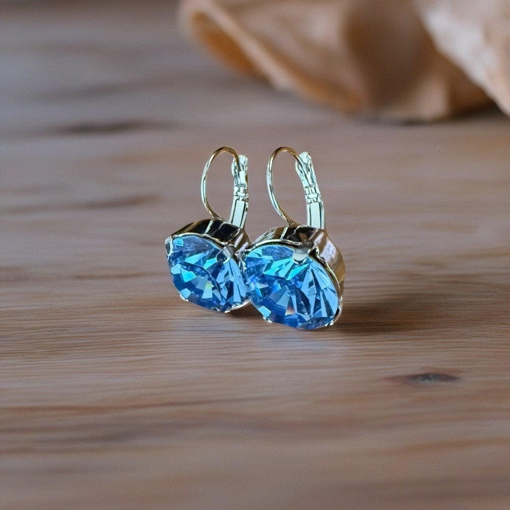 Handcrafted earrings with vintage light sapphire Swarovski crystal - Picture 4 of 4